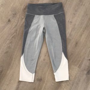 Athleta size s grey/white yoga Capri leggings